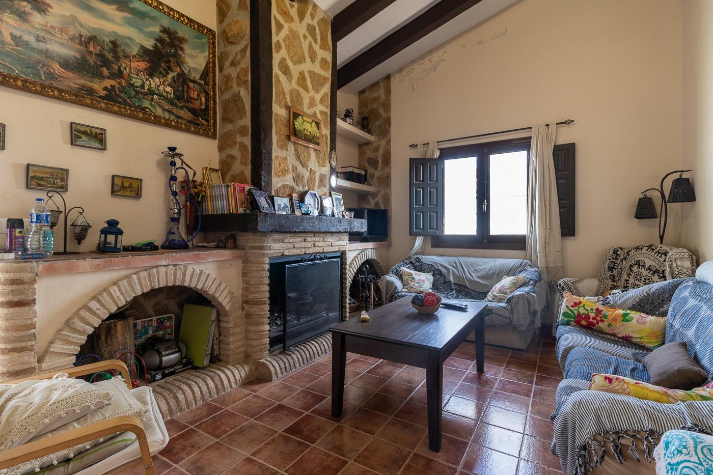 Casa de campo con parcela y finca de almendro ( Mula )