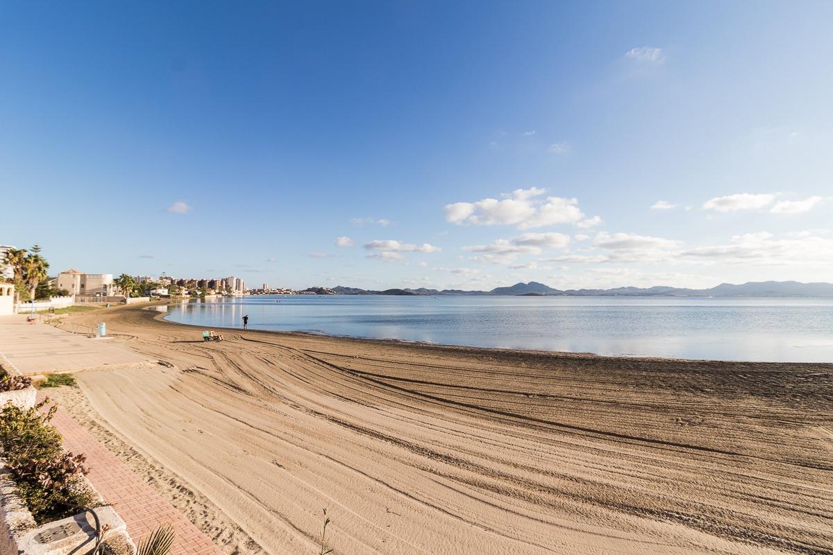 Duplex a pie de playa ( La Manga )