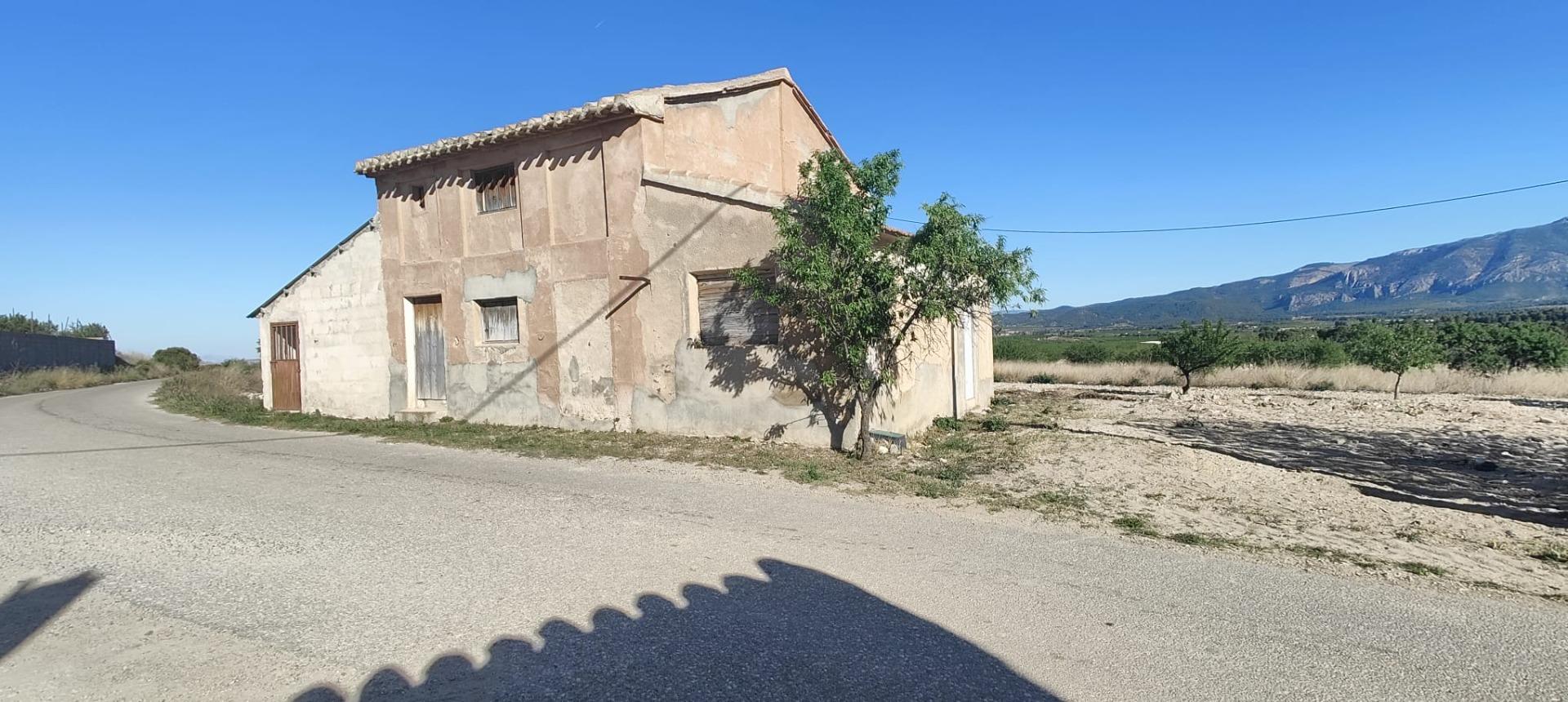 Casa con bodega con posibilidad de habilitar ( Mula )