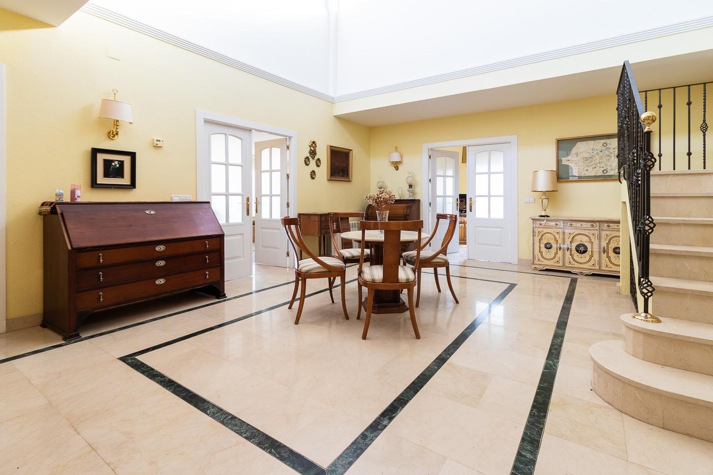 Chalet de 3 plantas con piscina ( Caravaca de la Cruz )