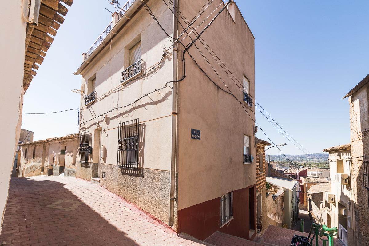 Casa de pueblo con tres plantas ( Pliego )