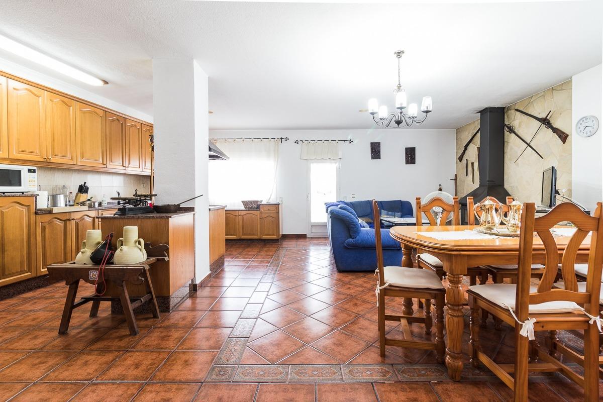 Chalet a las afueras ( Castalla, Alicante )