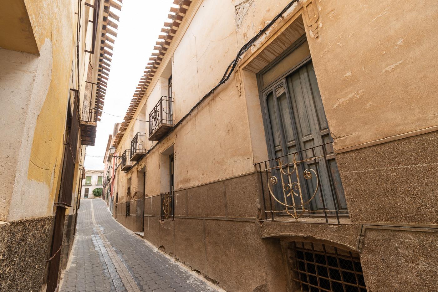 Caserón antiguo que data del siglo XVIII ( Pliego )