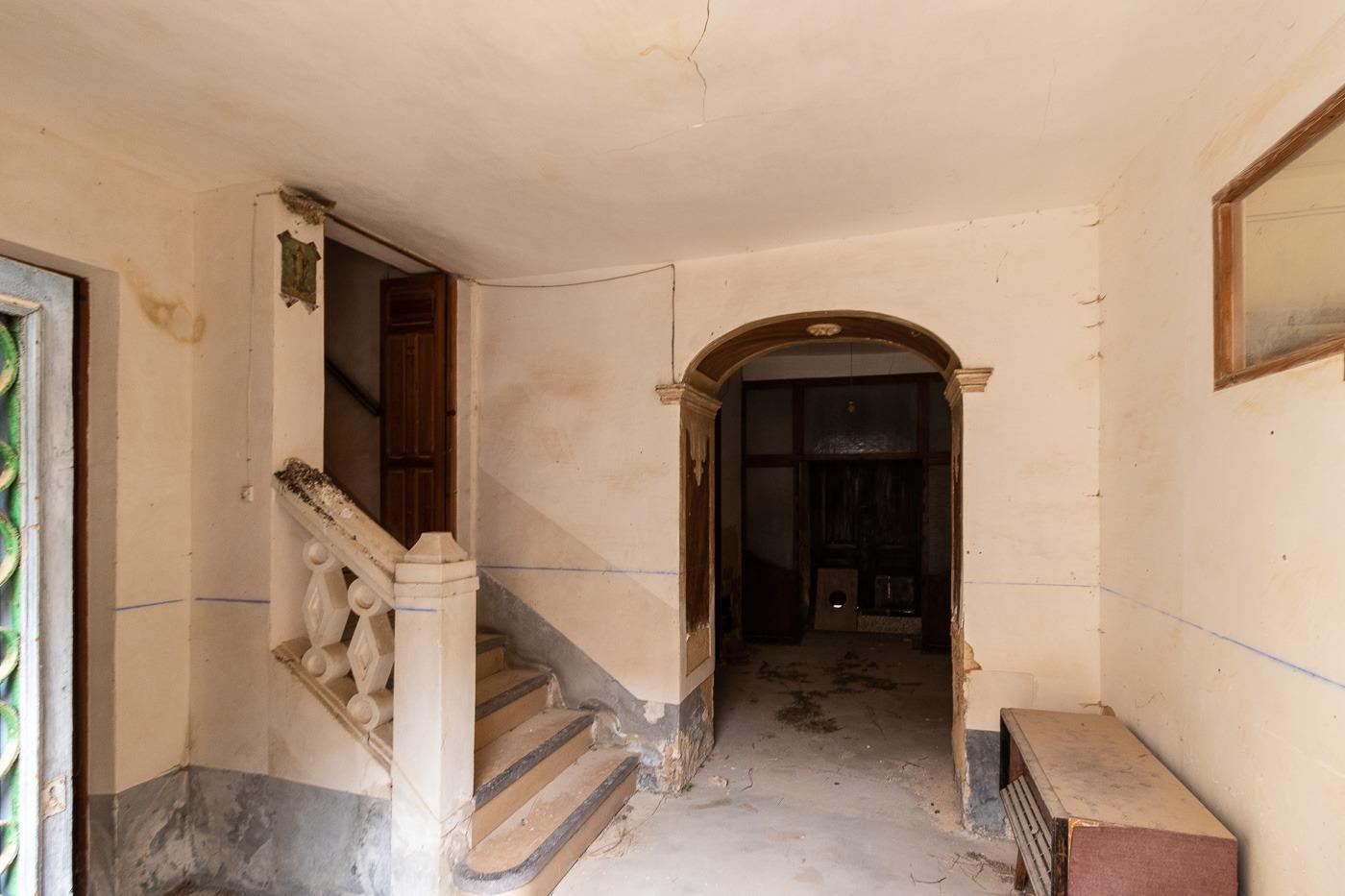 Caserón antiguo que data del siglo XVIII ( Pliego )