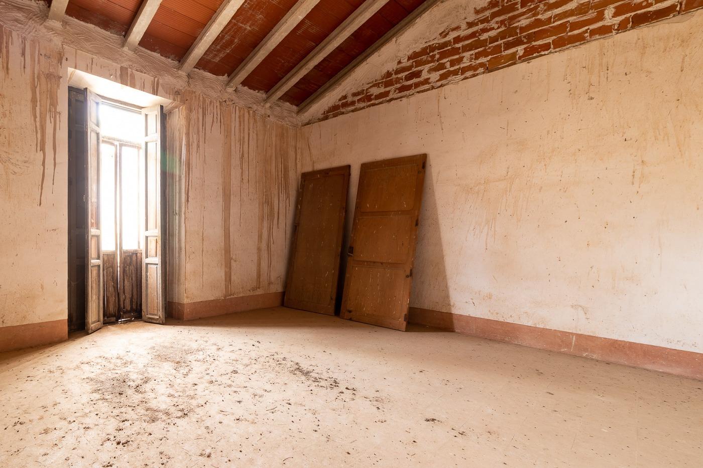 Caserón antiguo que data del siglo XVIII ( Pliego )