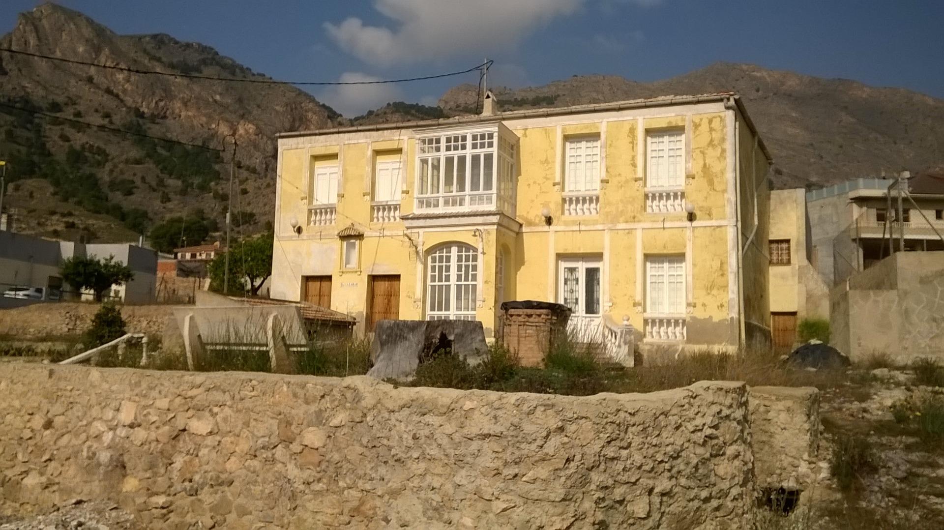 Palacete antiguo con finca ( Orihuela,