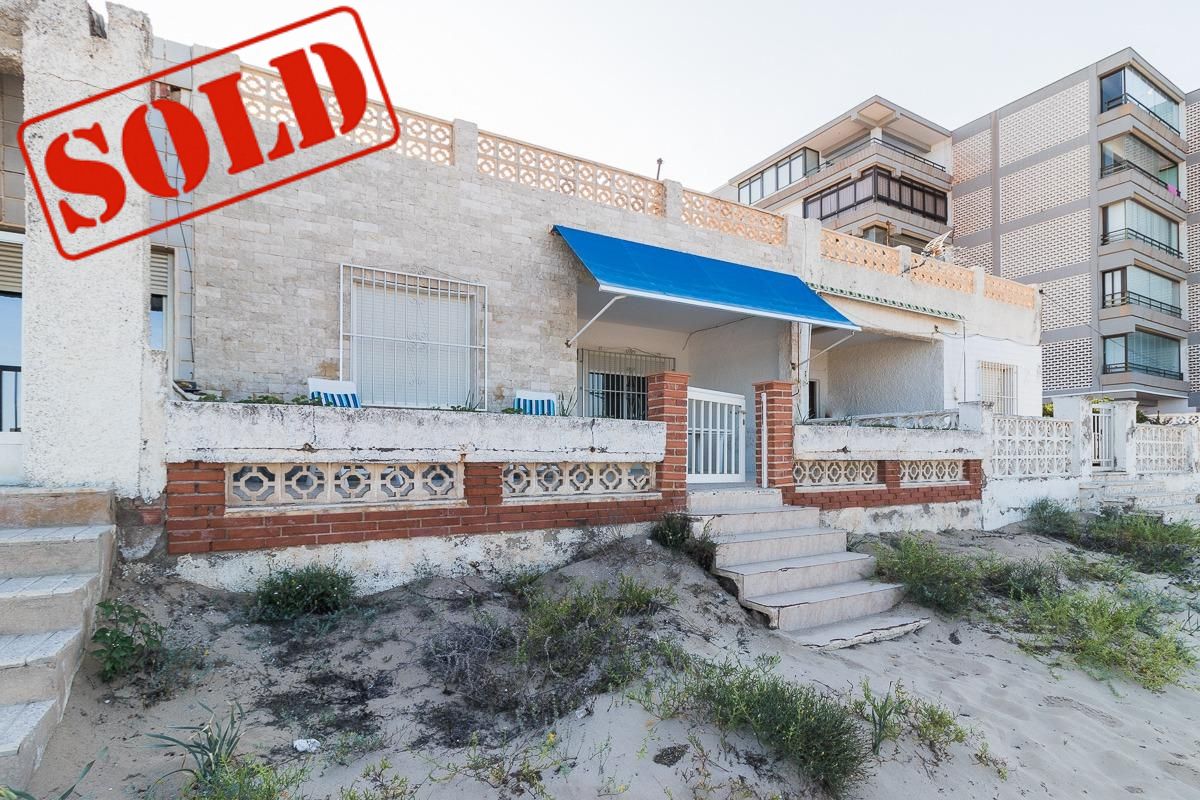 Casa en Primera Línea de Playa Guardamar ( Alicante )