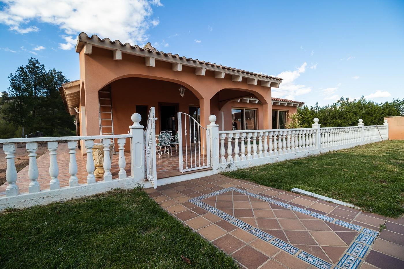 Chalet con finca de olivos ( Bullas )