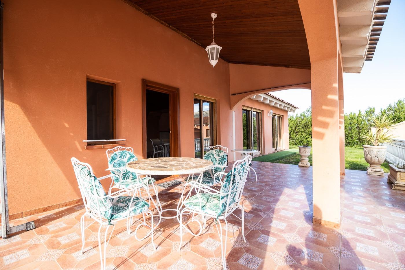 Chalet con finca de olivos ( Bullas )