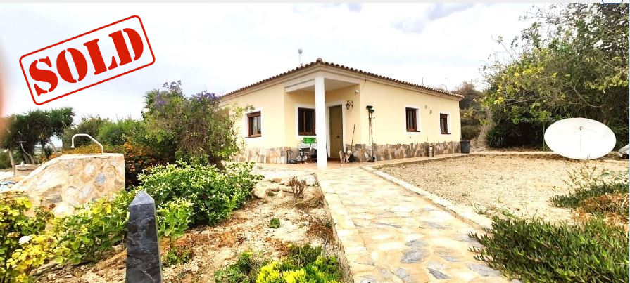Chalet con piscina. ( Mula ).