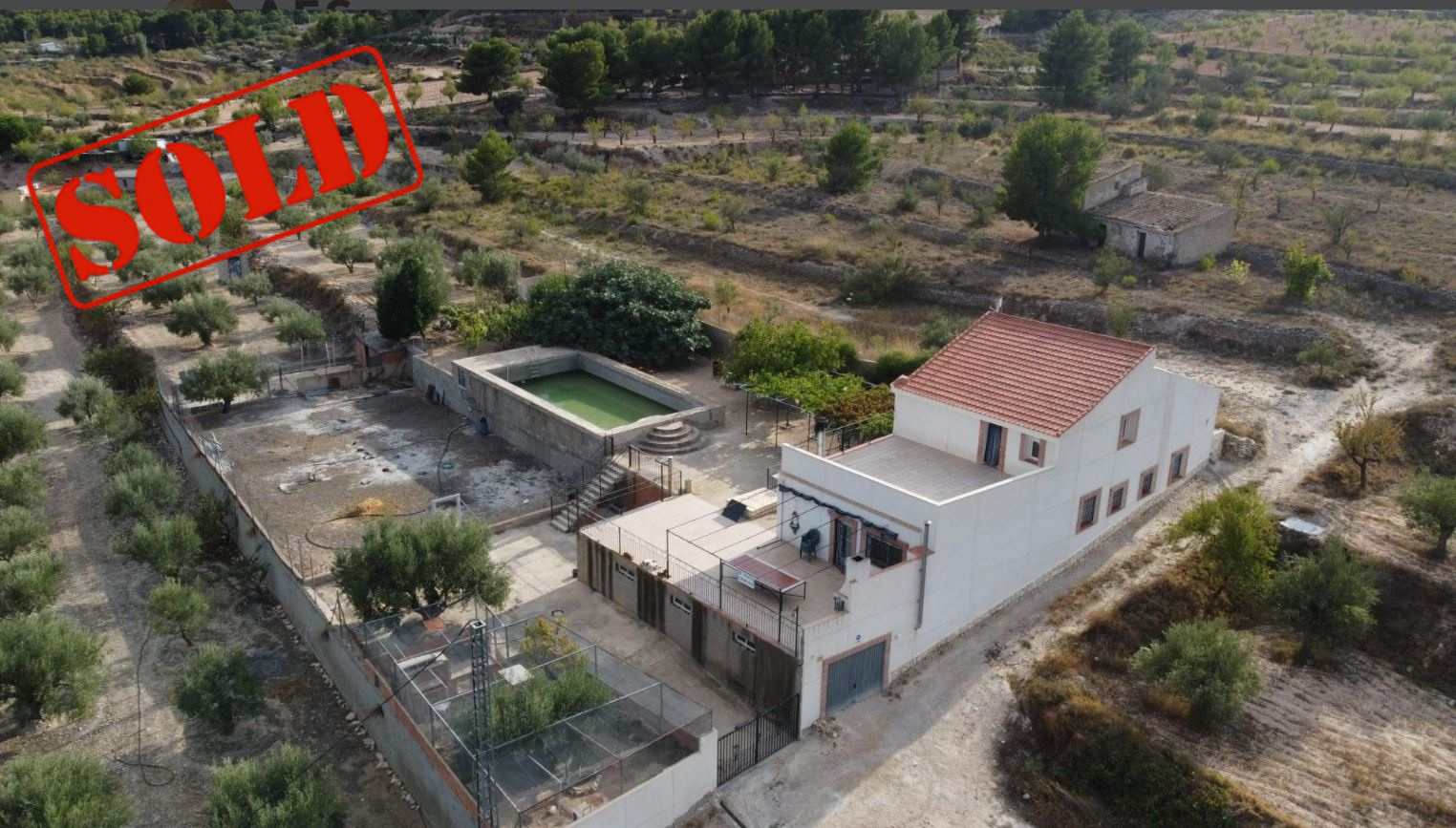 Chalet a las afueras ( Castalla, Alicante )
