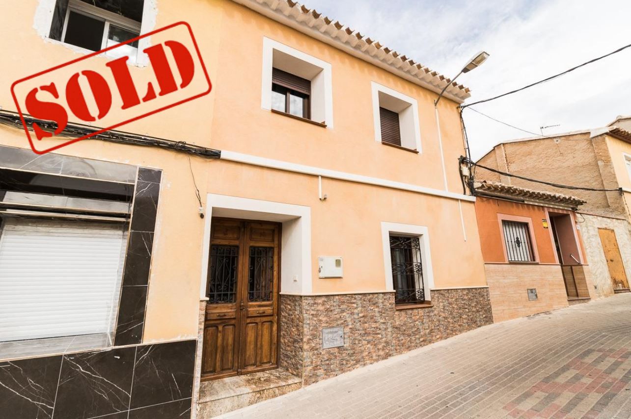 Casa reformada en el casco antiguo ( Pliego )