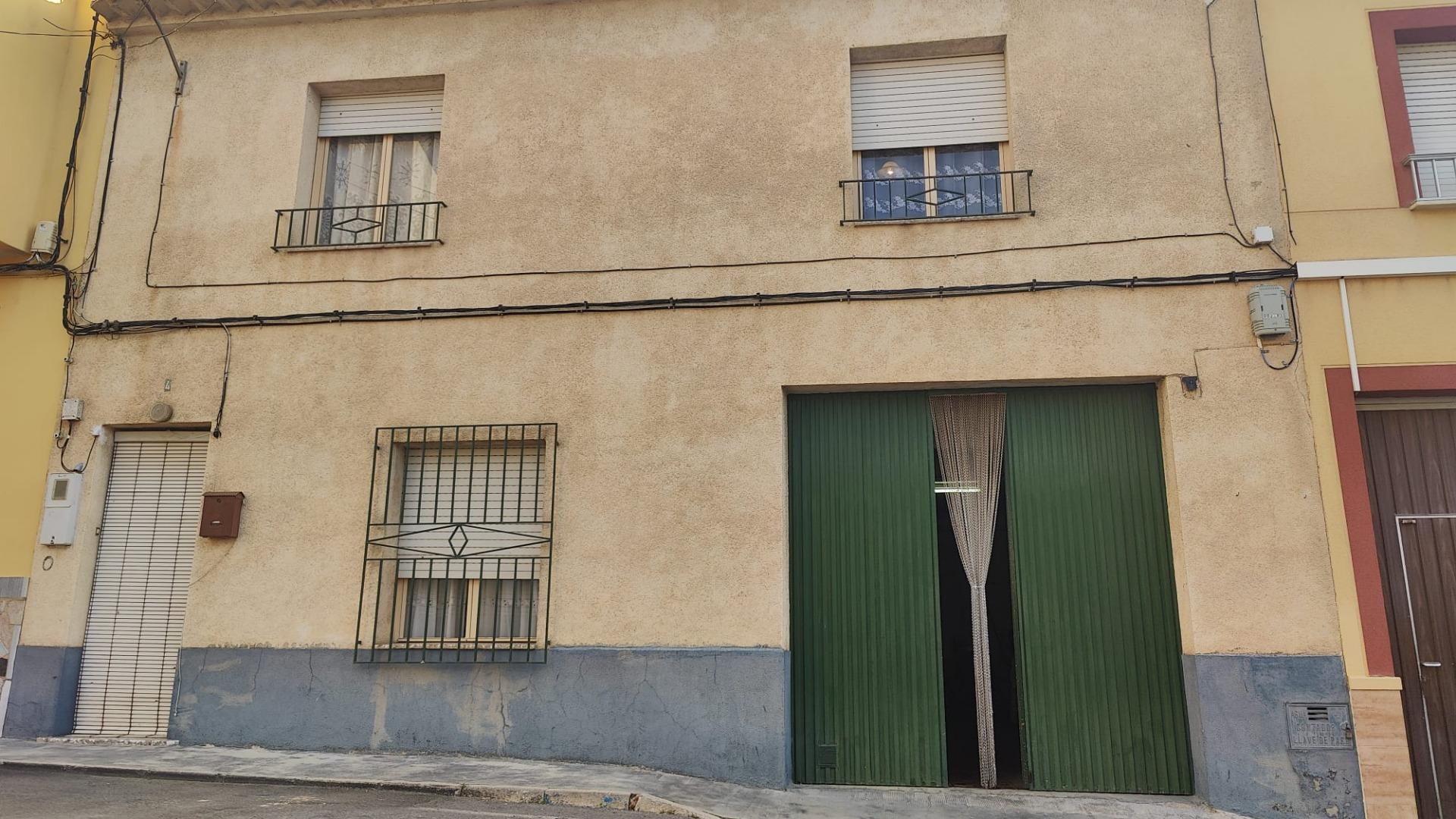 Casa de pueblo con garaje ( Pliego )