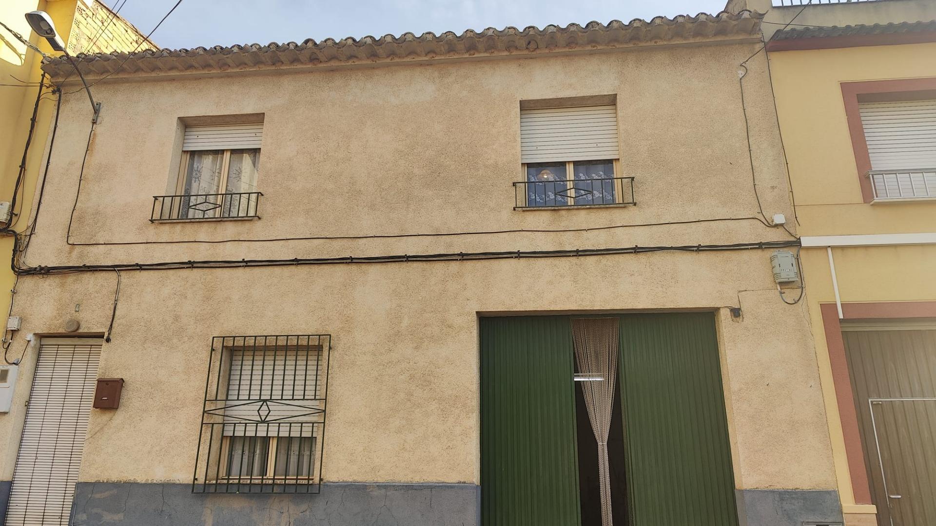 Casa de pueblo con garaje ( Pliego )