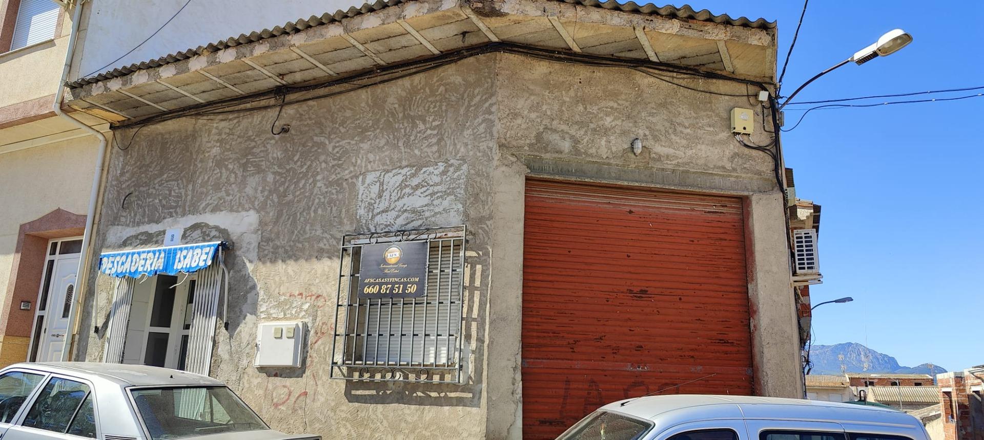 Bajo comercial en zona céntrica de ( Pliego )