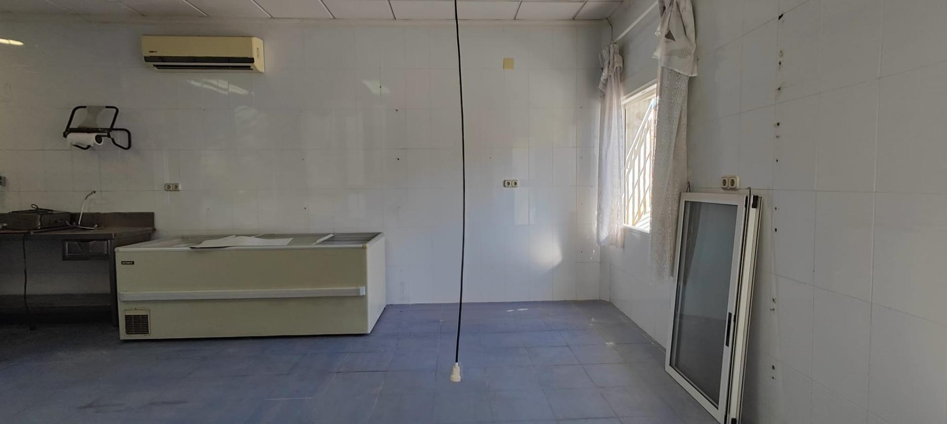 Bajo comercial en zona céntrica de ( Pliego )