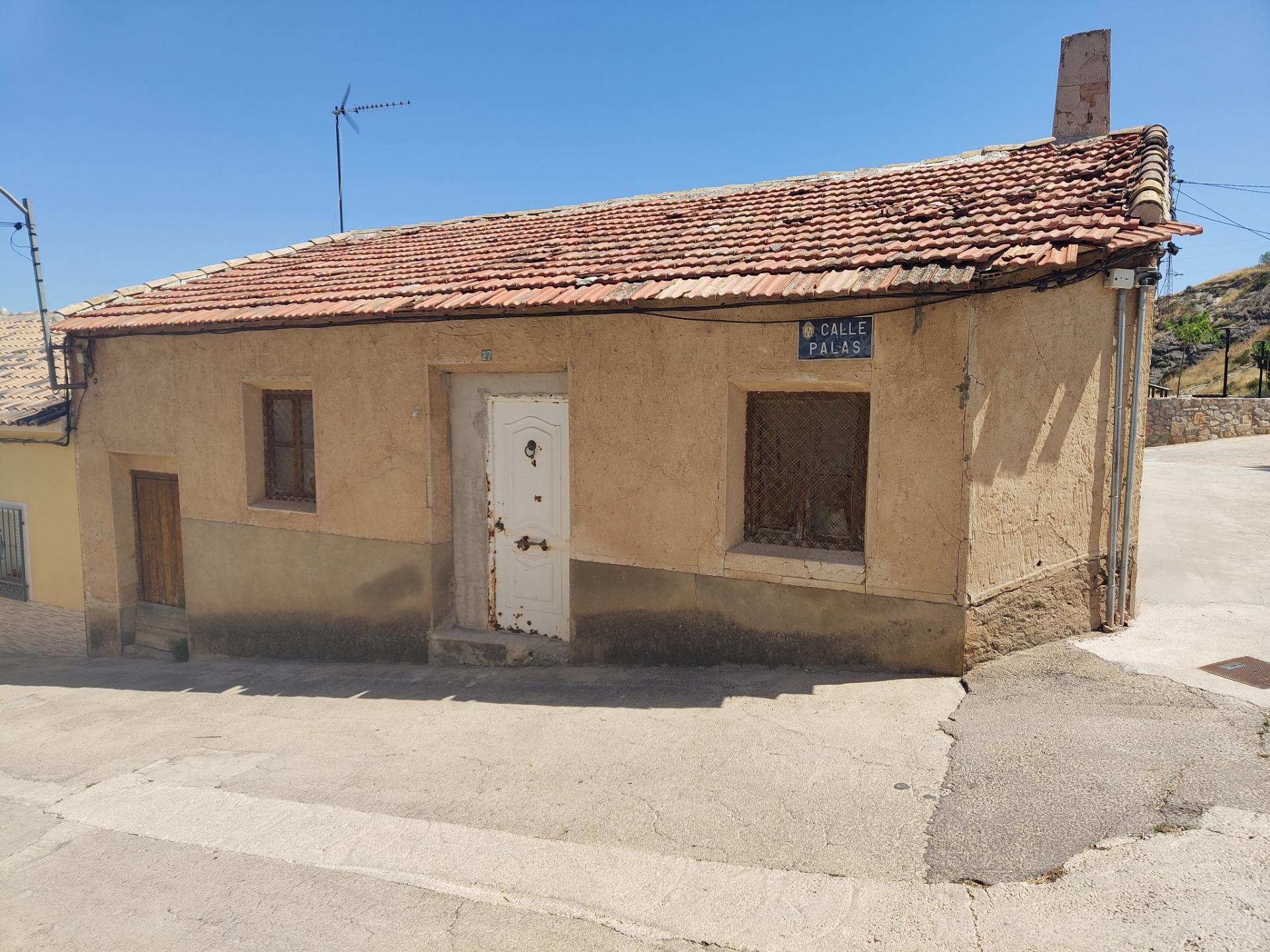 Casa para reformar en el casco histórico de Pliego