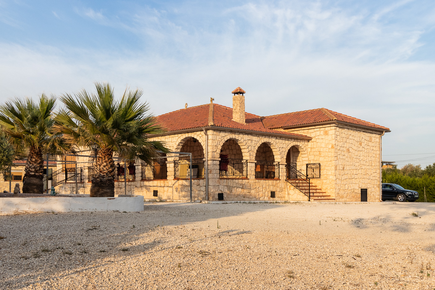 Chalet Rústico con Parcela, Piscina y Vistas en Calasparra