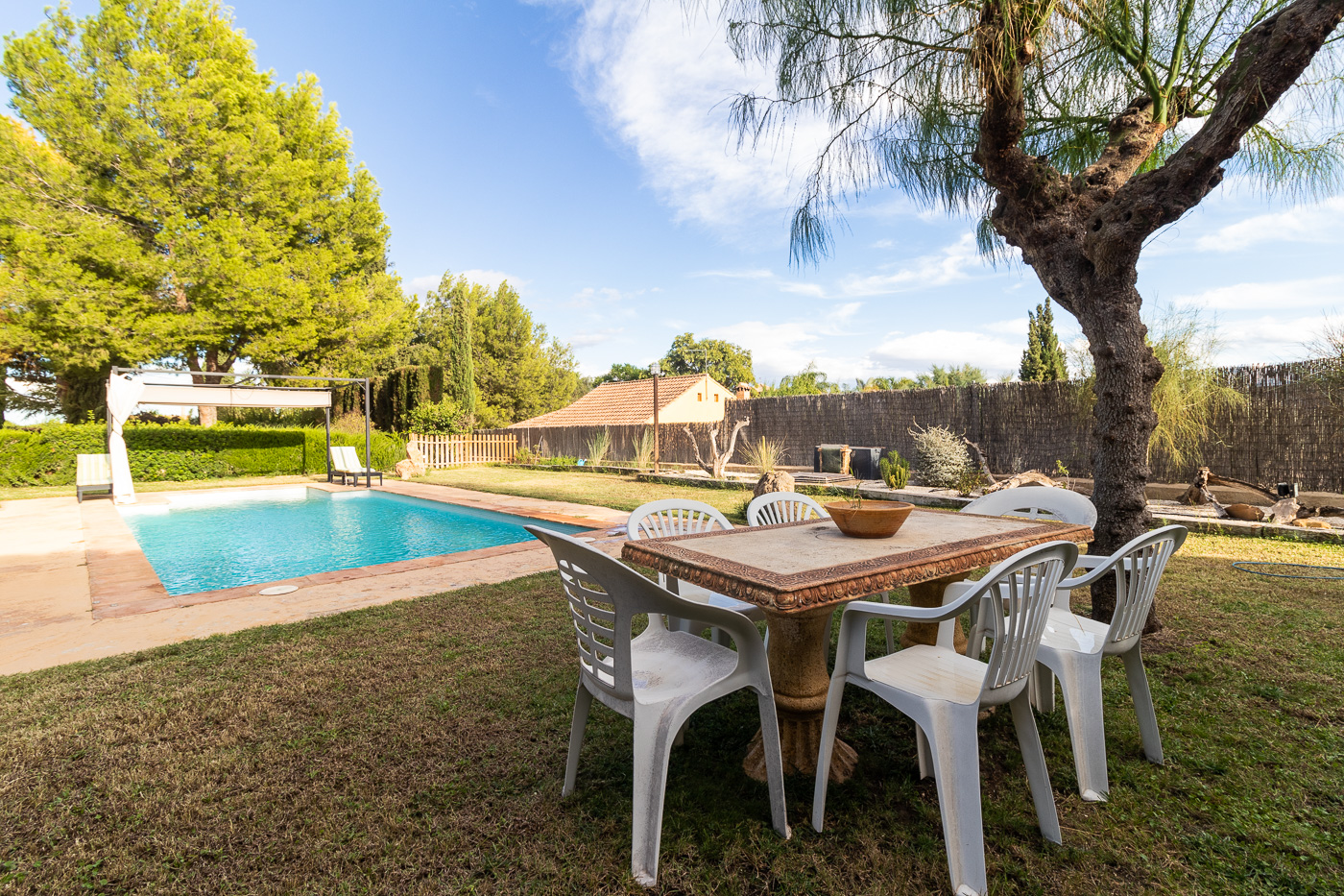 Chalet Rústico con Piscina y Jardín Mediterráneo en la Huerta de Mula