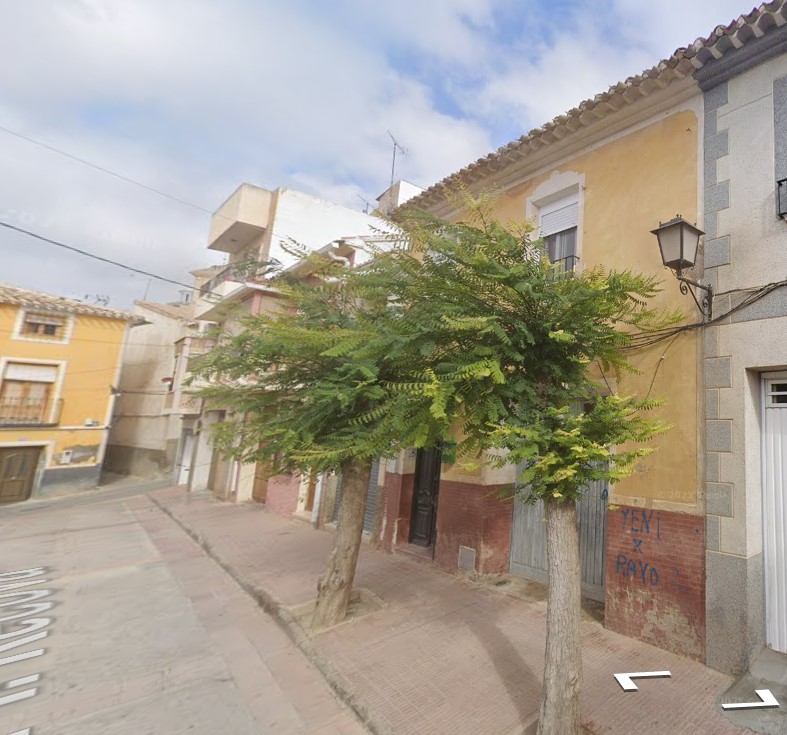 Amplia cochera en Plaza de la Recova, Mula – Centro urbano