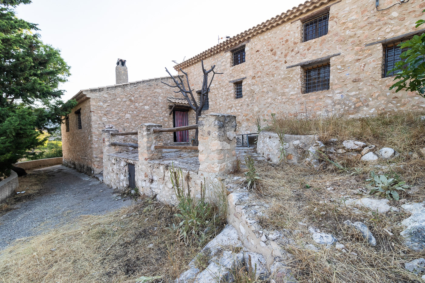 Casa de piedra en caserío Moratalla