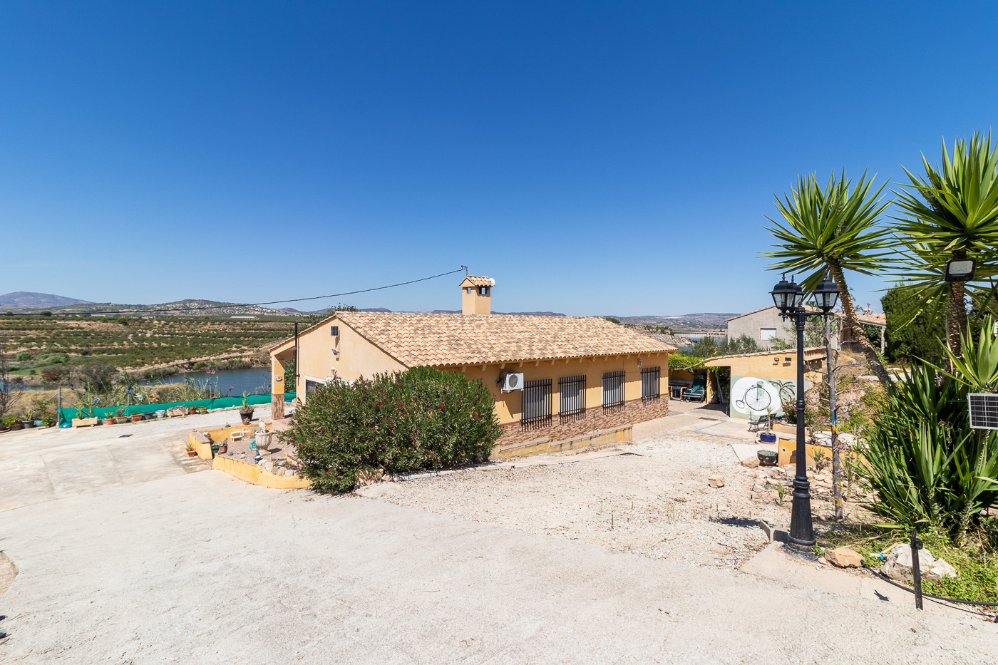 Chalet con Piscina y Vistas al Pantano en Pliego – 218 m² en Parcela Privada