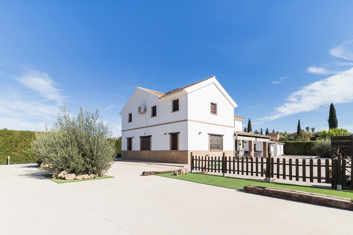 Chalet con piscina y parcela vallada en la huerta de Mula