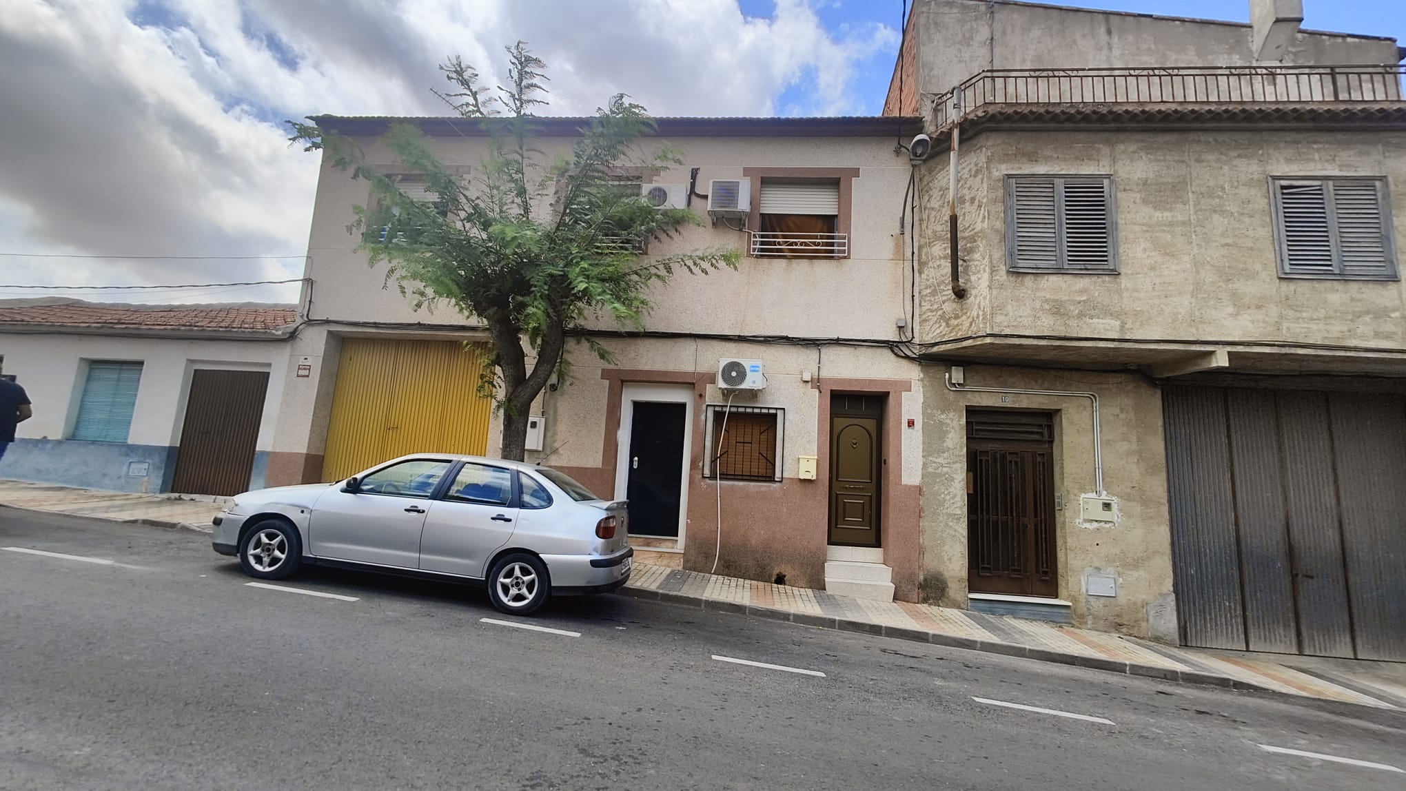 Piso de 117 m² con Patio y Chimenea – 1ª Planta en Zona Tranquila