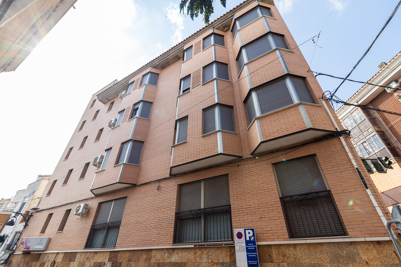 EDIFICIO COMPLETO REHABILITADO CON 4 VIVIENDAS Y LOCAL EN EL CENTRO DE CALASPARRA