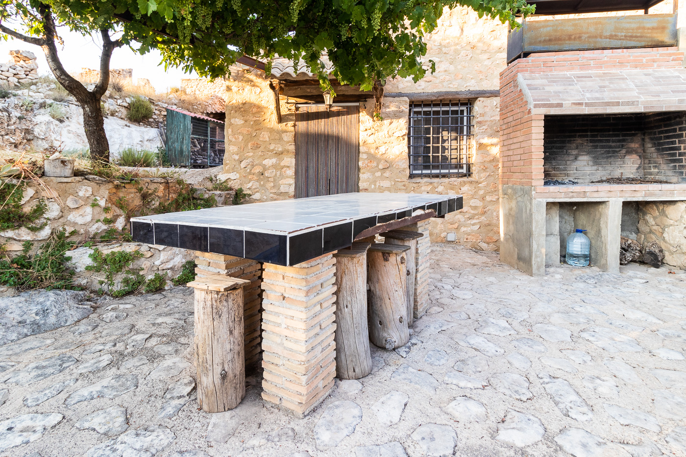 Casa de piedra en caserío Moratalla