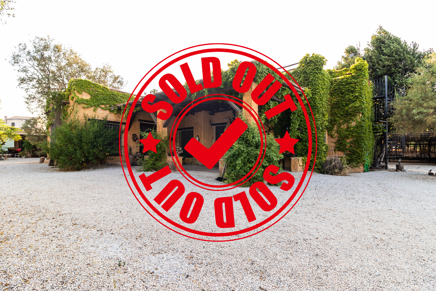 Chalet Rústico con Piscina y Jardín Mediterráneo en la Huerta de Mula