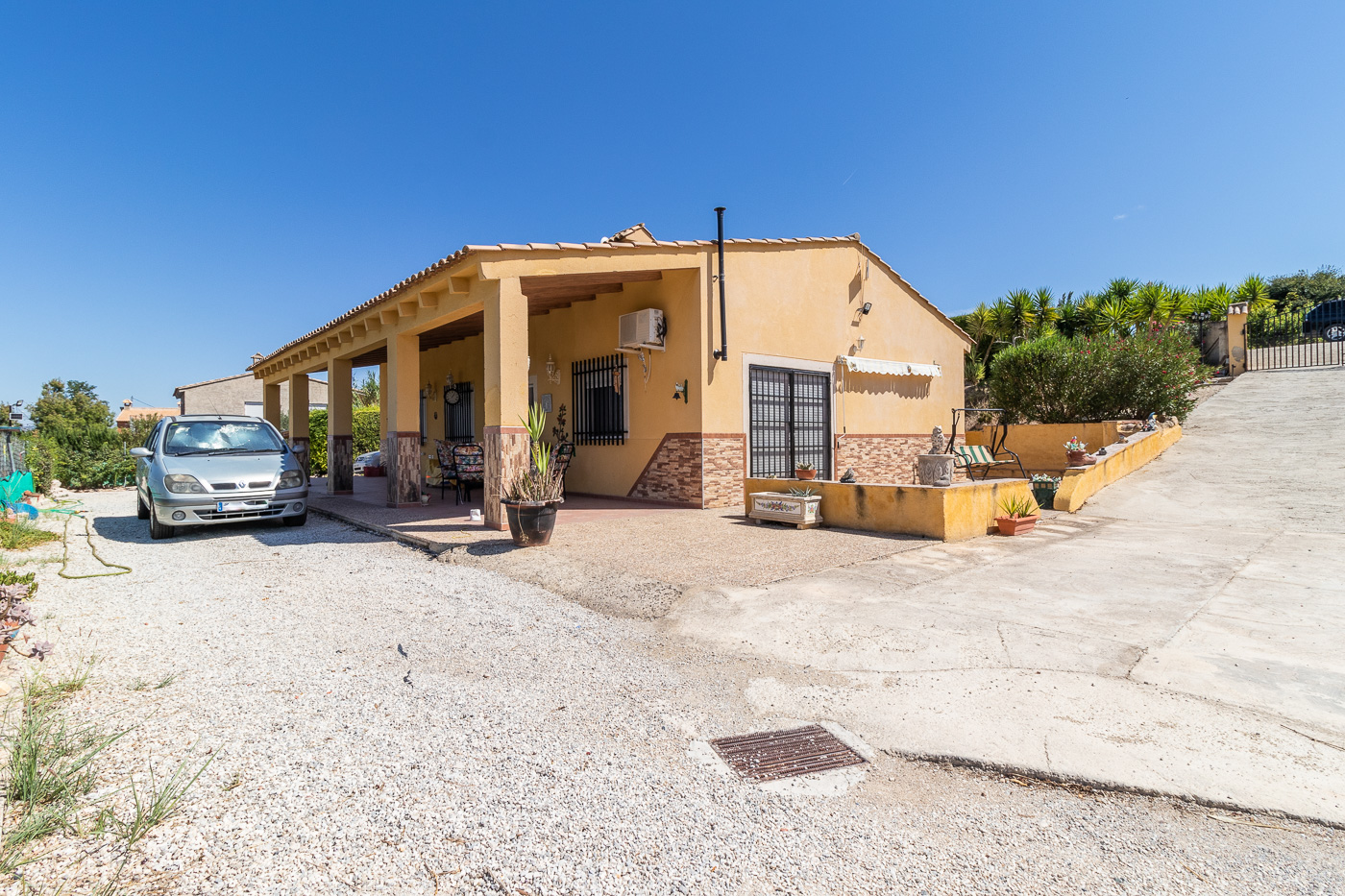 Chalet con Piscina y Vistas al Pantano en Pliego – 218 m² en Parcela Privada