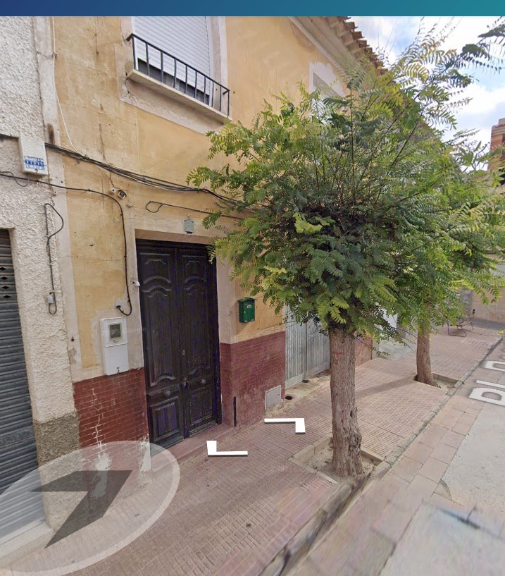 Amplia cochera en Plaza de la Recova, Mula – Centro urbano