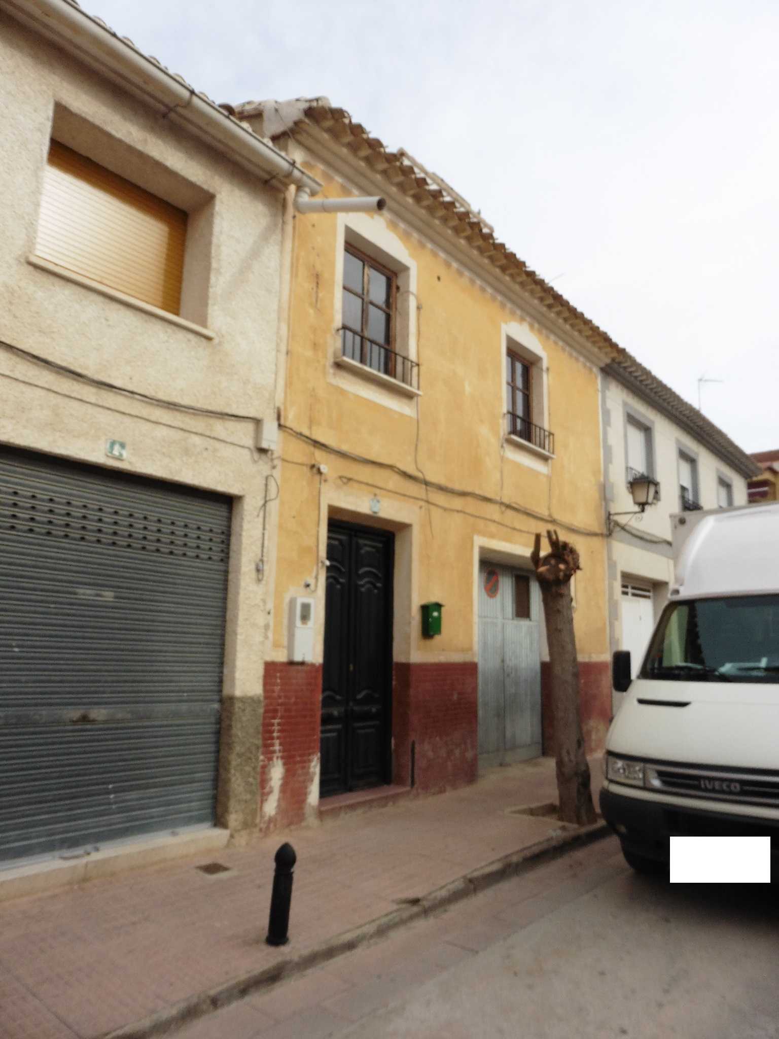 Amplia Cochera de 67 m² en Plaza de la Recova, Mula (Murcia)