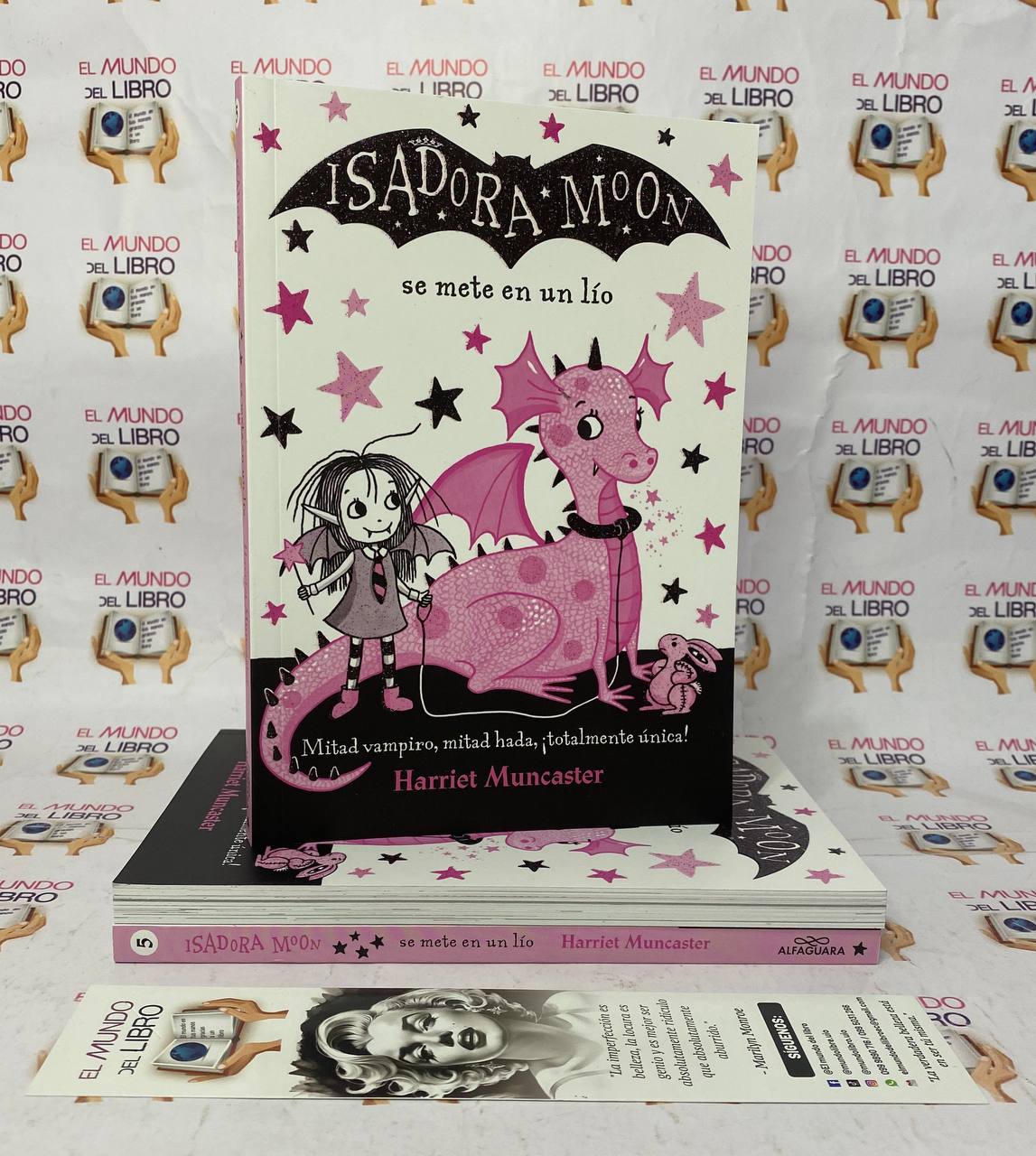 Isadora Moon Se Mete en un Lío - Harriet Muncaster