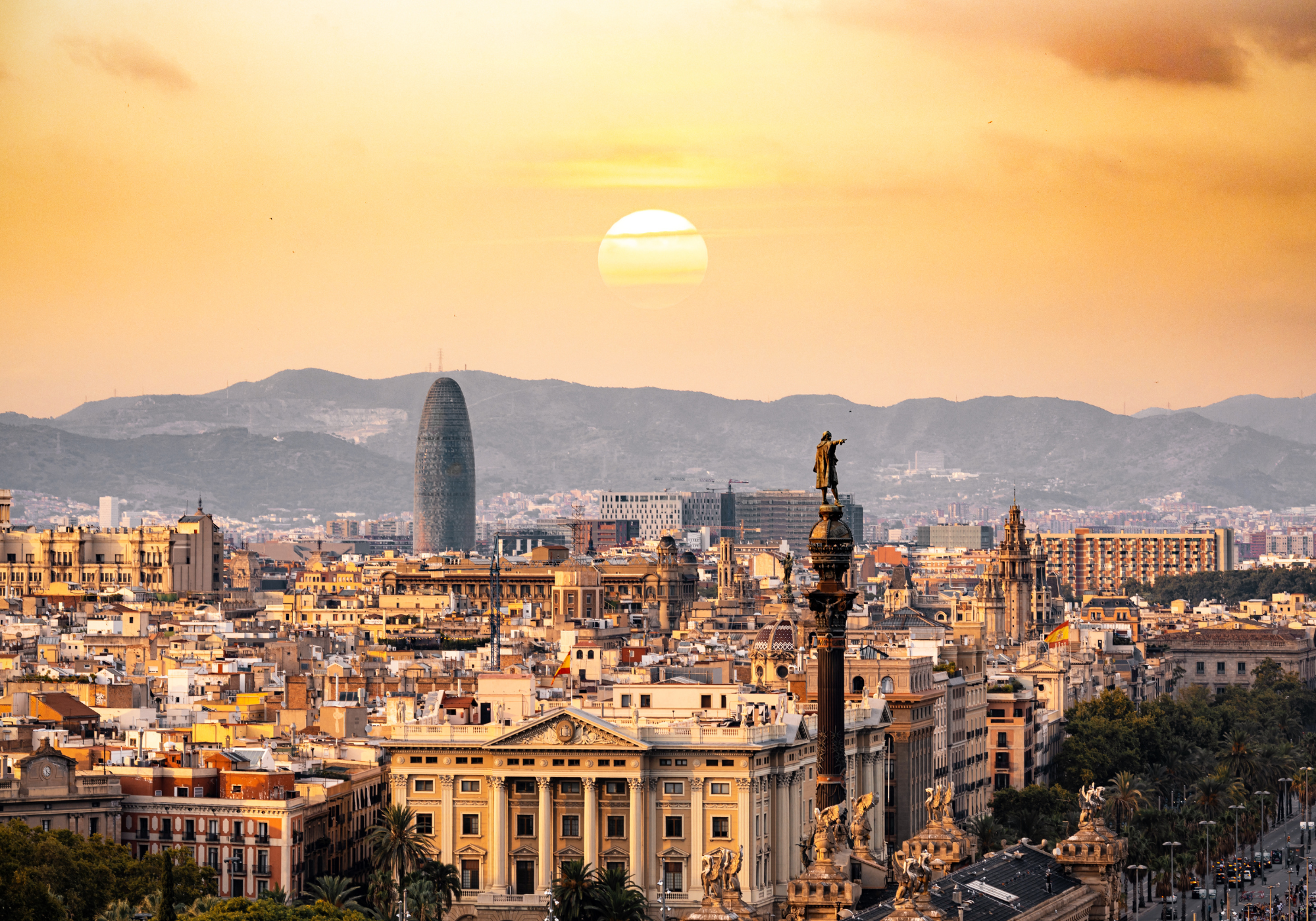 Levé du Soleil sur Barcelone