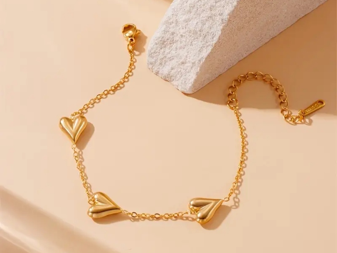 Pulsera de corazones dorados