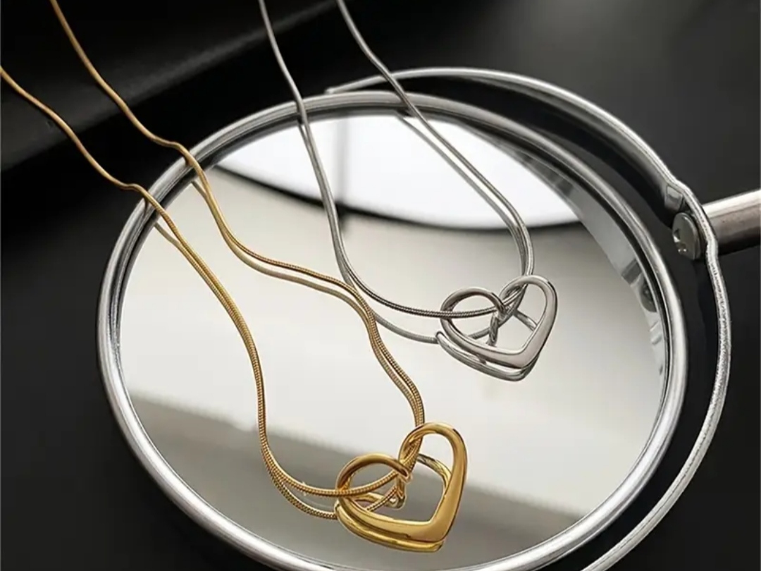 Collar de cadena con colgante de corazón