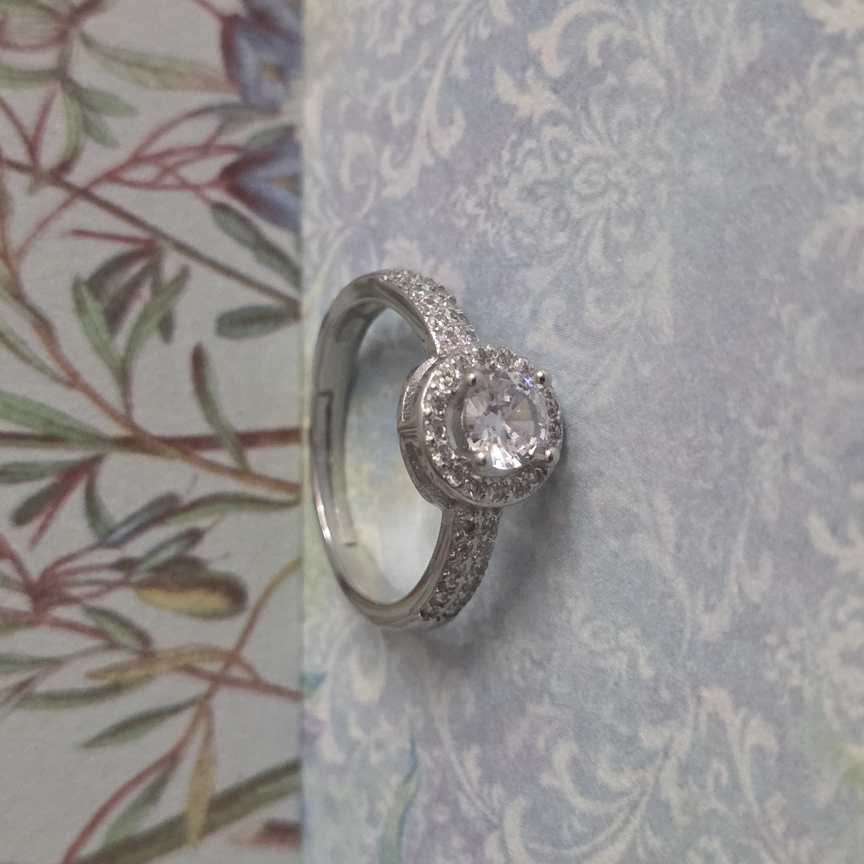 Anillo Halo Real