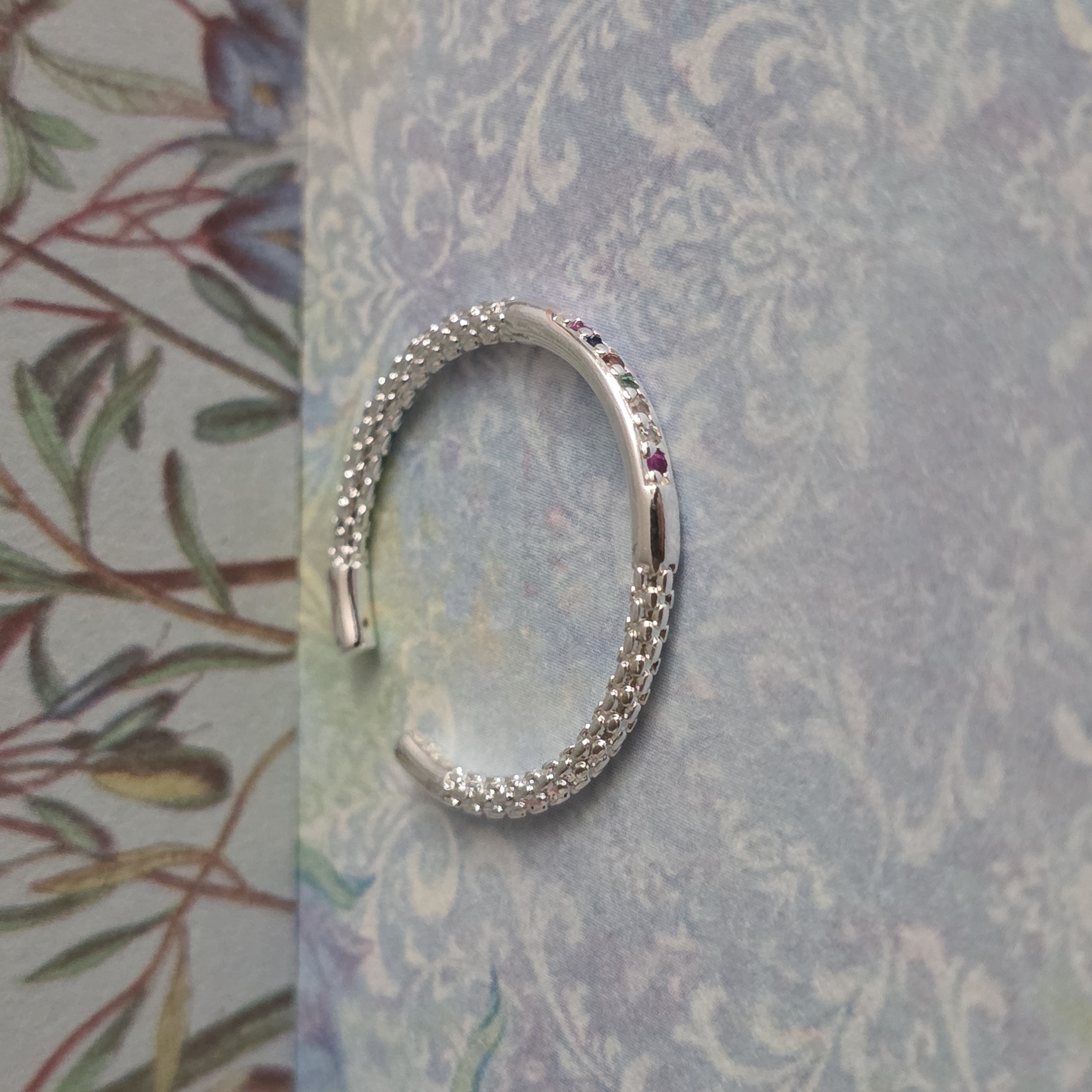 Anillo Arcoíris Oculto