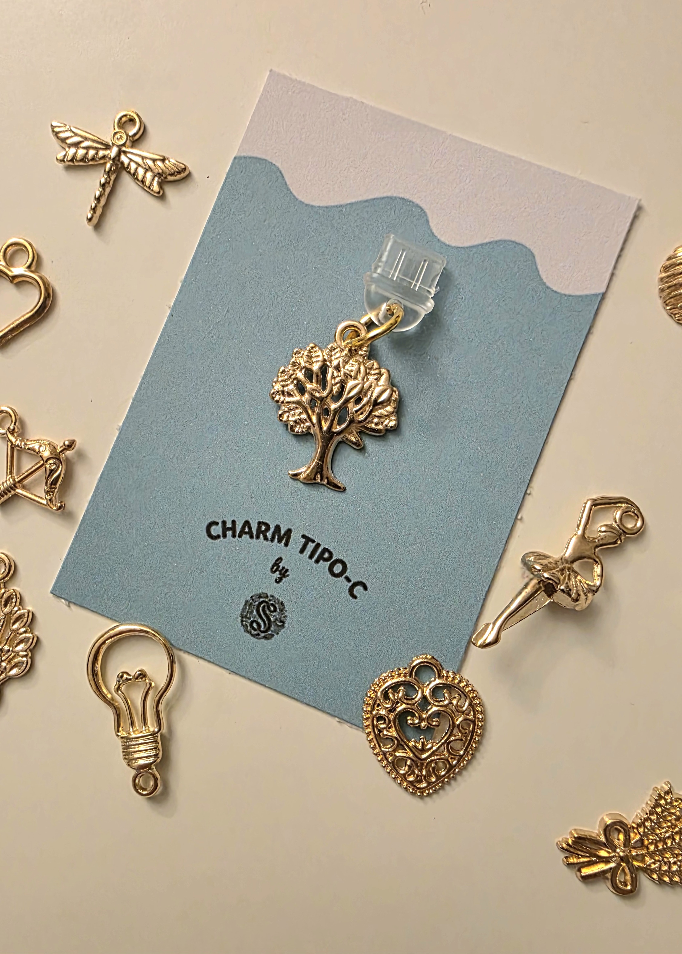 Charm dorado aleatorio