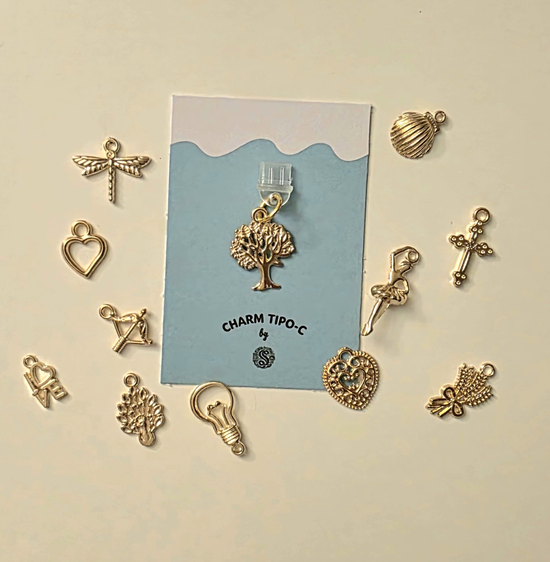 Charm dorado aleatorio
