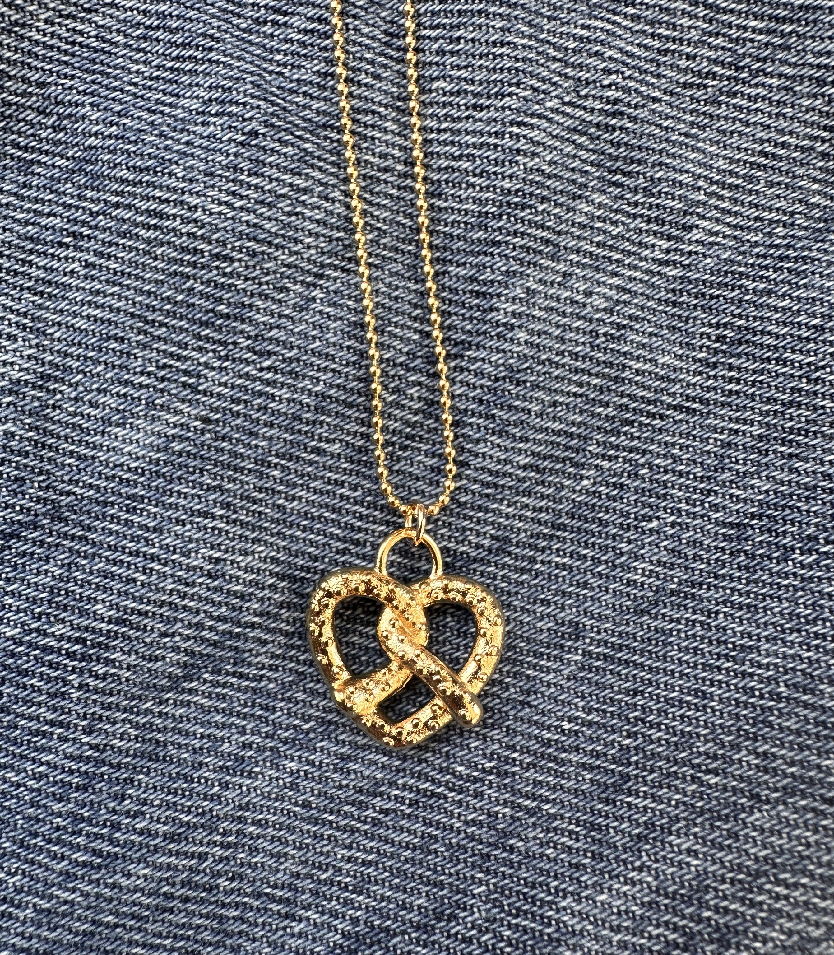 collier PRETZEL