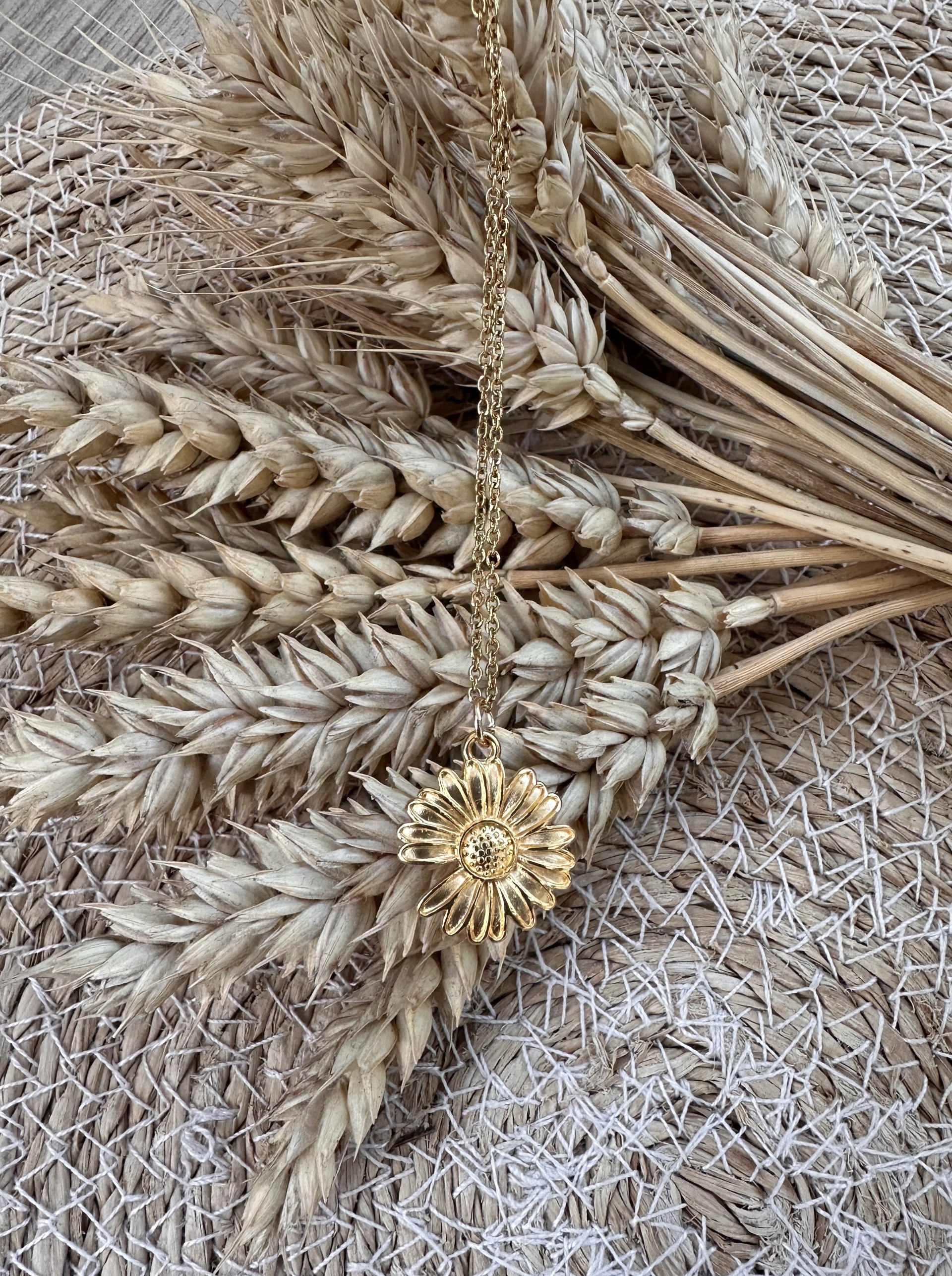 collier DAISY