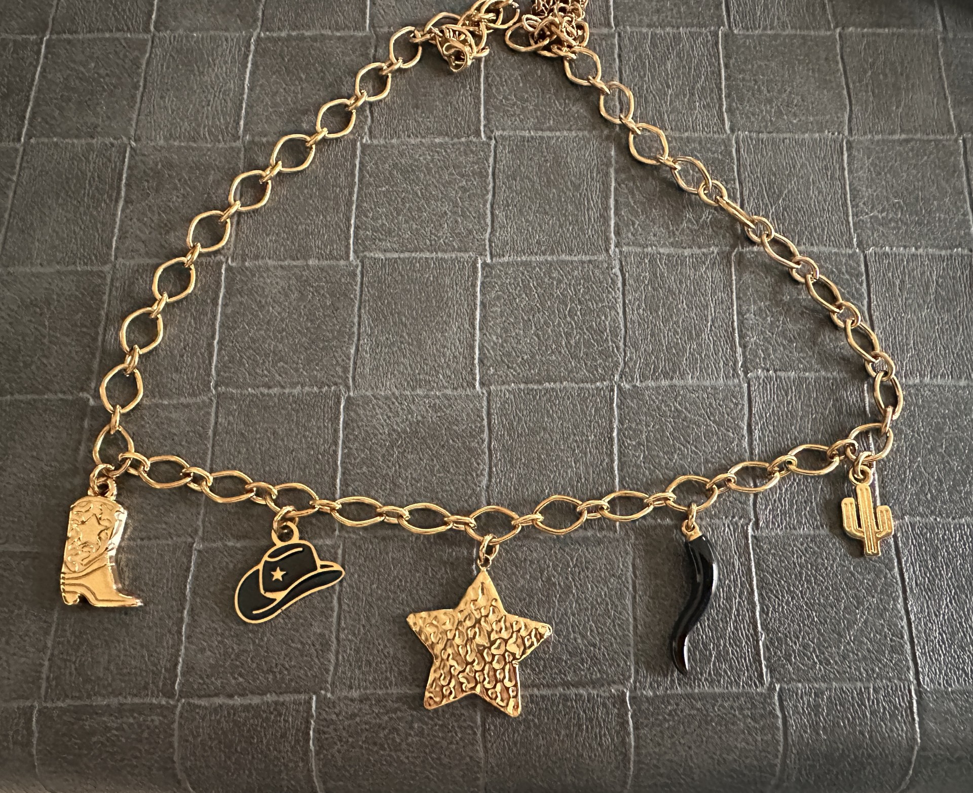 collier COWGIRL
