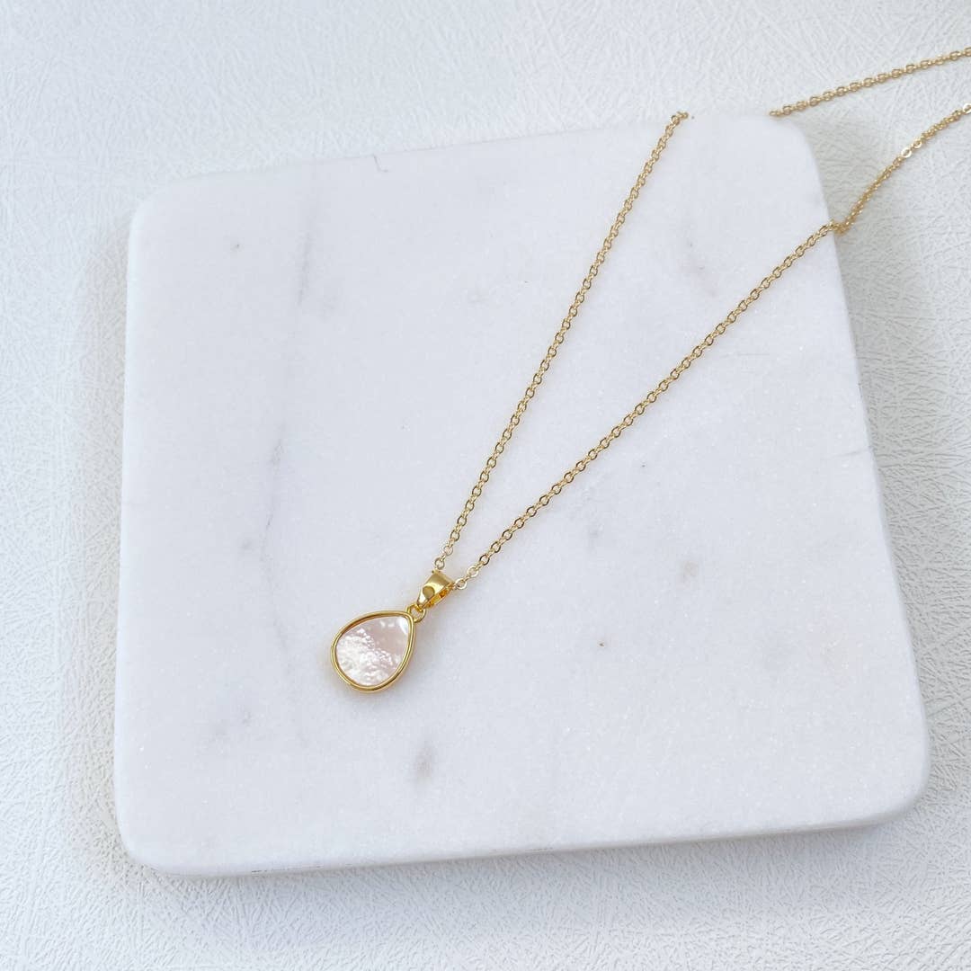 Handmade Mother of Pearl Dainty Necklace – 14K Gold-Plated Natural Seashell Pendant