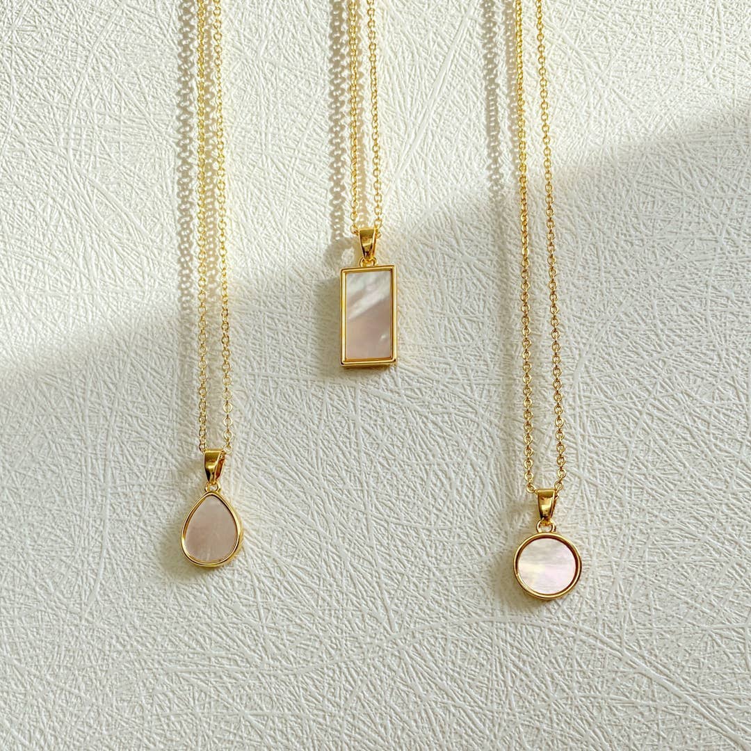 Handmade Mother of Pearl Dainty Necklace – 14K Gold-Plated Natural Seashell Pendant