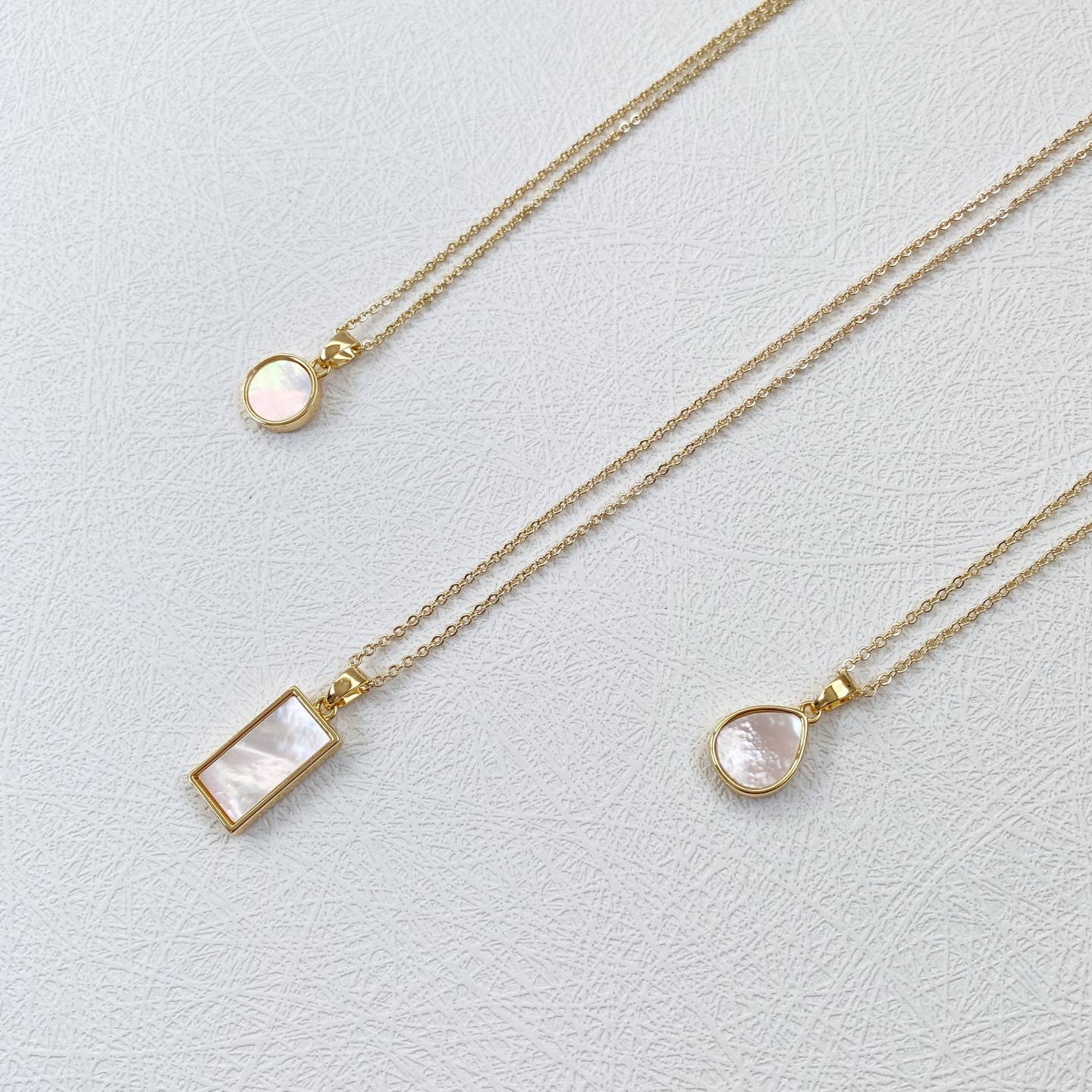 Handmade Mother of Pearl Dainty Necklace – 14K Gold-Plated Natural Seashell Pendant