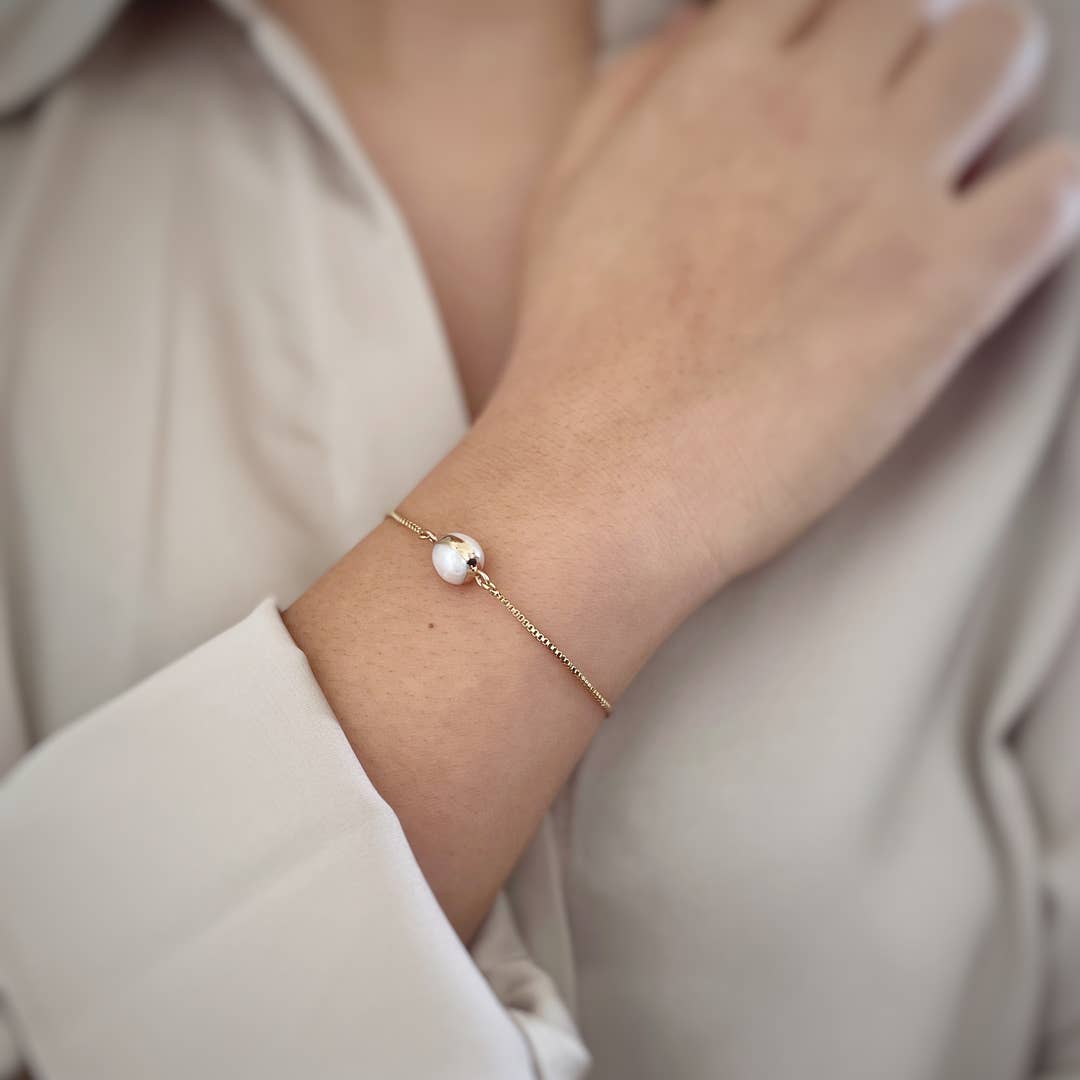 Minimal Pearl Stackable Bracelet
