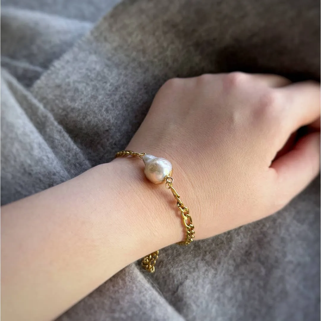 Stunning Large Baroque Pearl Bracelet